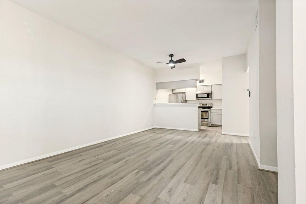 2626 Holly Hall Street 605, Houston, TX 77054