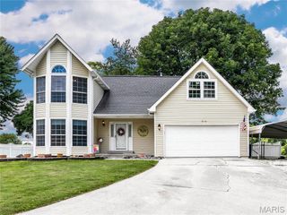 216 Arrowhead Drive, Troy, IL 62294