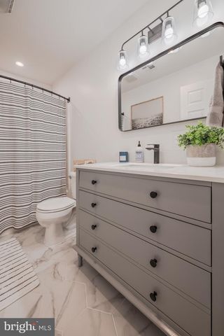 7 W THAMES RD, Tuckerton, NJ 08087