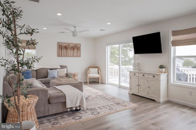 7 W THAMES RD, Tuckerton, NJ 08087