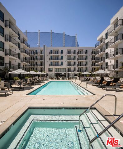 687 S Hobart Boulevard 733, Los Angeles, CA 90005