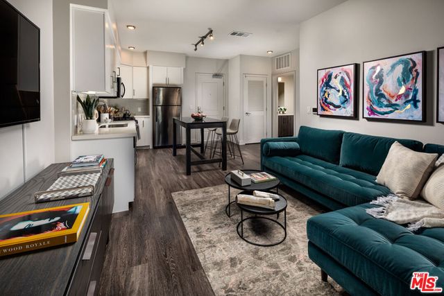 687 S Hobart Boulevard 733, Los Angeles, CA 90005