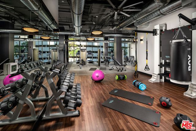 687 S Hobart Boulevard 733, Los Angeles, CA 90005