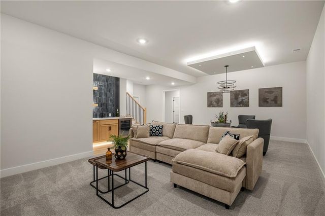 520 Bentwater Drive, Raymore, MO 64083