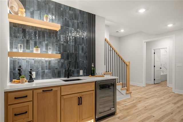 520 Bentwater Drive, Raymore, MO 64083