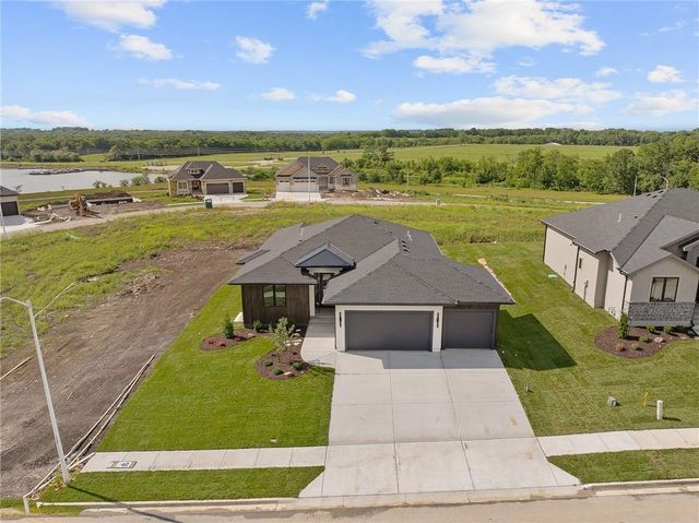 520 Bentwater Drive, Raymore, MO 64083