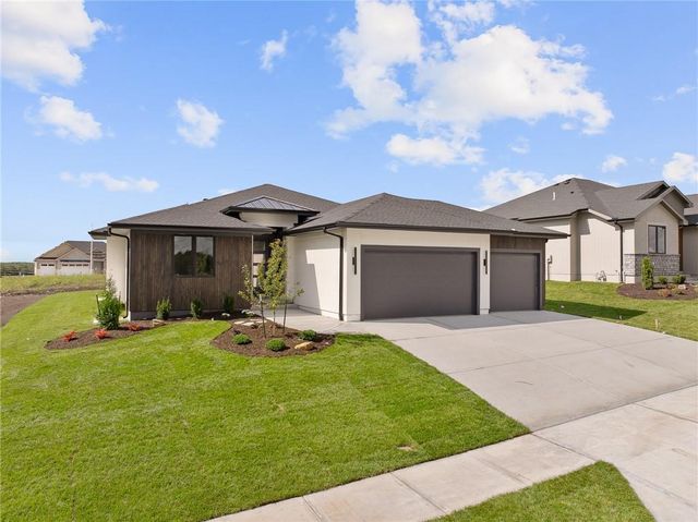 520 Bentwater Drive, Raymore, MO 64083
