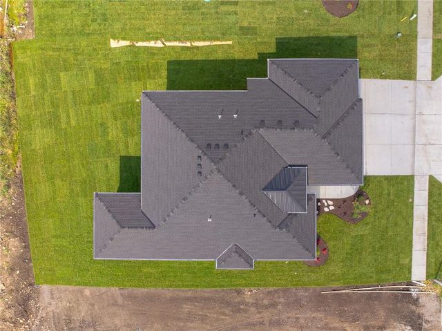 520 Bentwater Drive, Raymore, MO 64083
