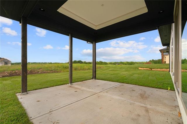 520 Bentwater Drive, Raymore, MO 64083