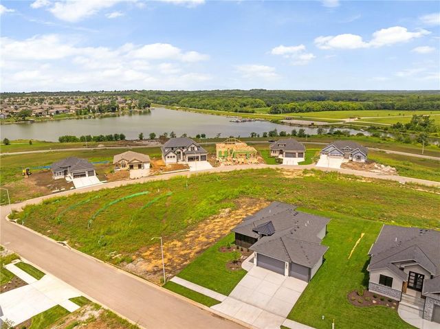 520 Bentwater Drive, Raymore, MO 64083