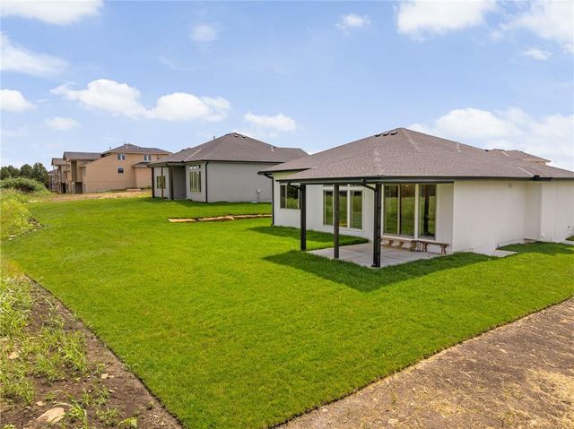 520 Bentwater Drive, Raymore, MO 64083