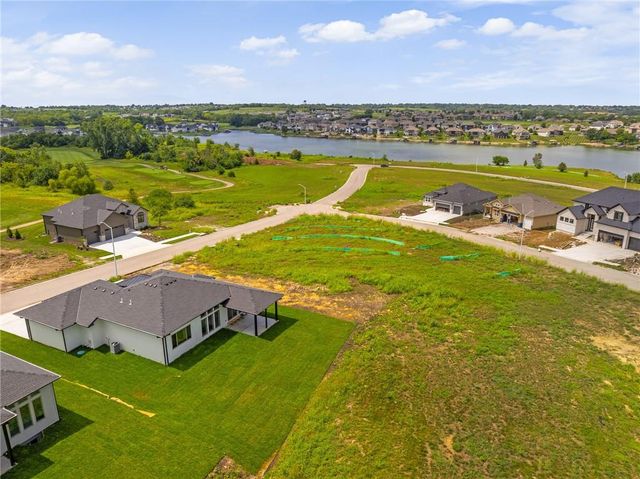 520 Bentwater Drive, Raymore, MO 64083