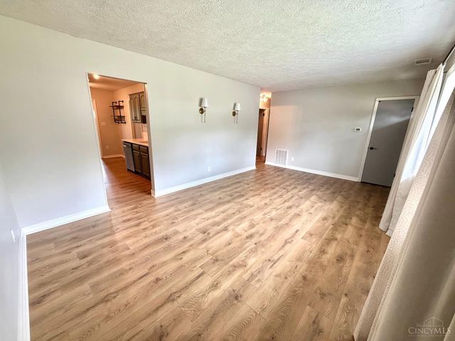 27 Lawndale Avenue, Lebanon, OH 45036