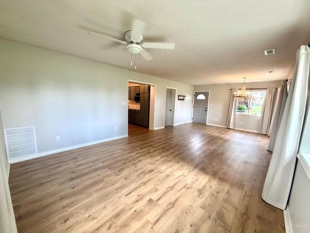 27 Lawndale Avenue, Lebanon, OH 45036