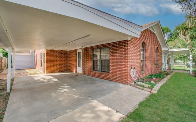 810 Roosevelt Street, Sealy, TX 77474