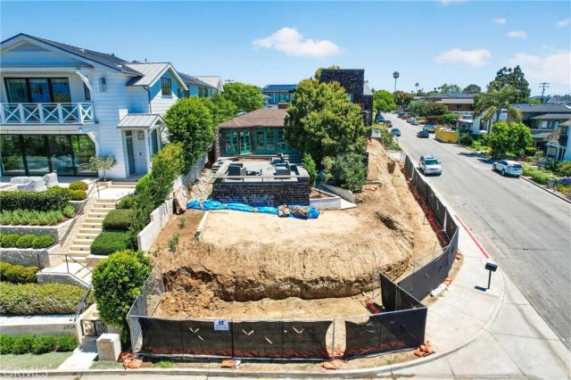 2700 Cliff, Newport Beach, CA 92663