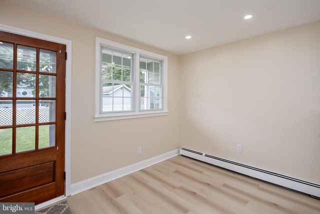 8202 LONGPOINT RD, Baltimore, MD 21222