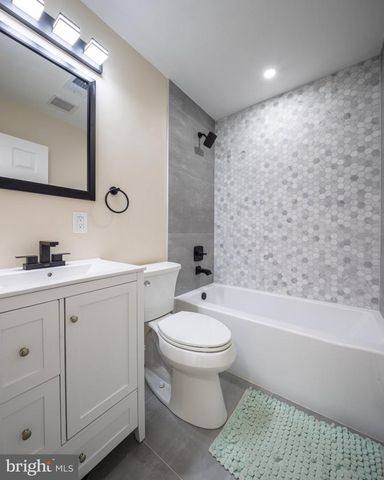 8202 LONGPOINT RD, Baltimore, MD 21222