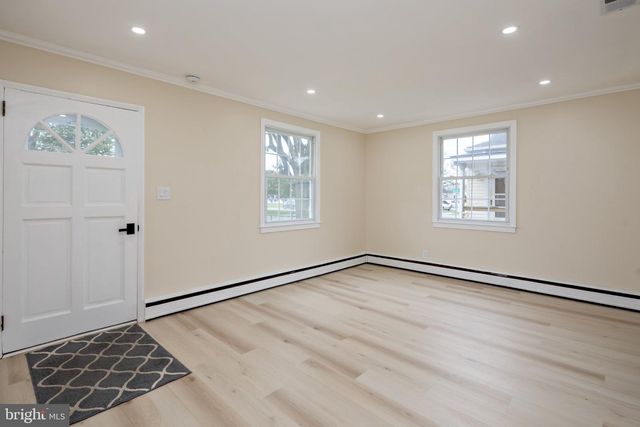 8202 LONGPOINT RD, Baltimore, MD 21222