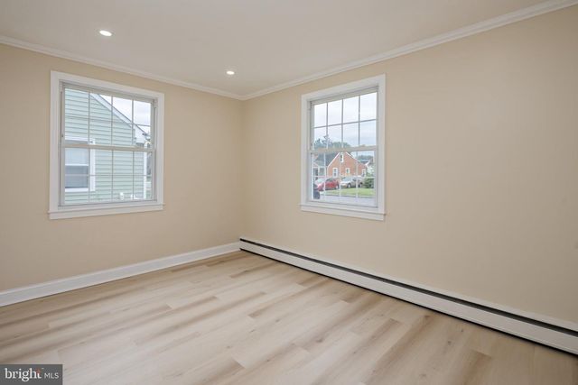 8202 LONGPOINT RD, Baltimore, MD 21222