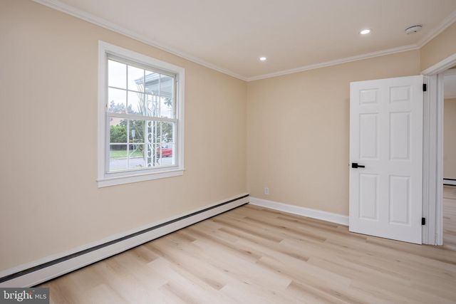 8202 LONGPOINT RD, Baltimore, MD 21222