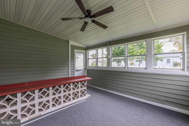 8202 LONGPOINT RD, Baltimore, MD 21222