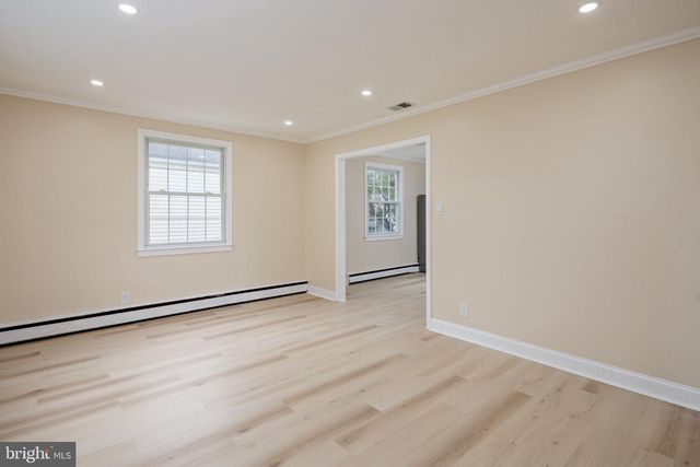 8202 LONGPOINT RD, Baltimore, MD 21222