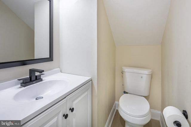 8202 LONGPOINT RD, Baltimore, MD 21222