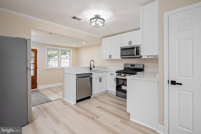 8202 LONGPOINT RD, Baltimore, MD 21222