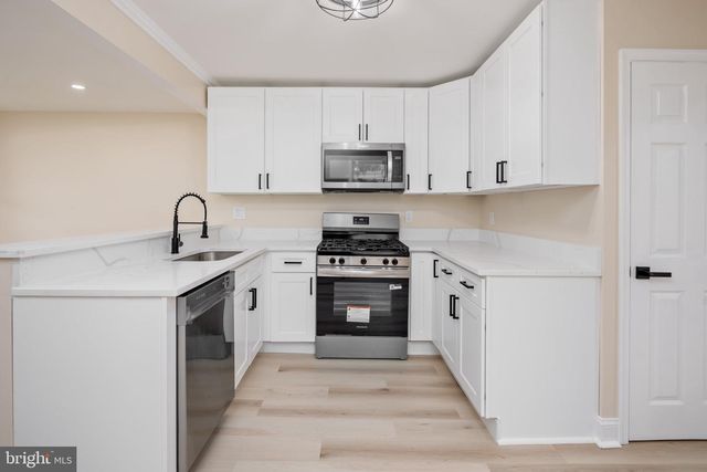 8202 LONGPOINT RD, Baltimore, MD 21222