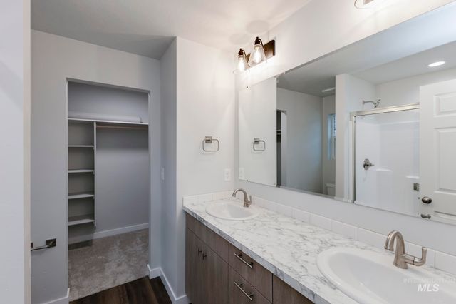 7338 S Menzingers Ave, Meridian, ID 83642