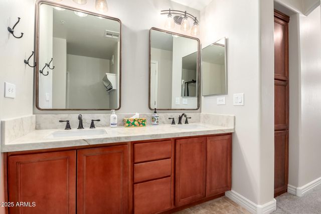 5450 E DEER VALLEY Drive 1217, Phoenix, AZ 85054