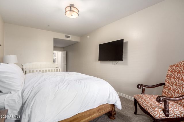 5450 E DEER VALLEY Drive 1217, Phoenix, AZ 85054