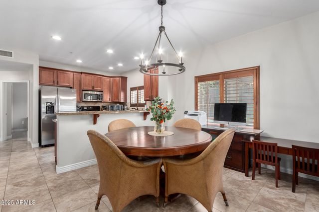 5450 E DEER VALLEY Drive 1217, Phoenix, AZ 85054