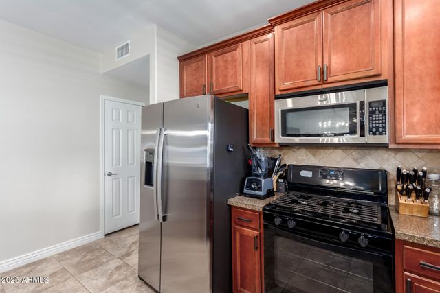 5450 E DEER VALLEY Drive 1217, Phoenix, AZ 85054