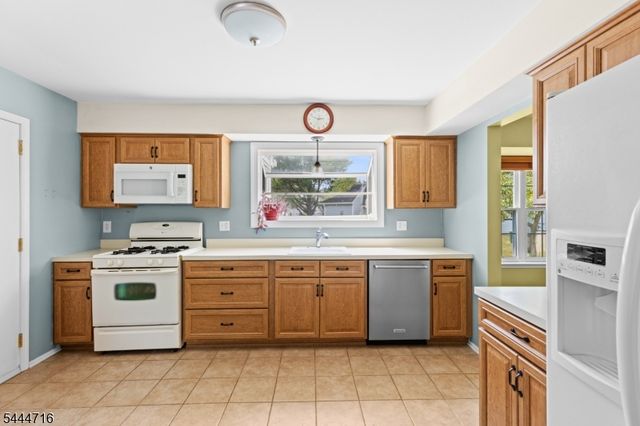 357 Cotswold Pl, Franklin Twp., NJ 08873