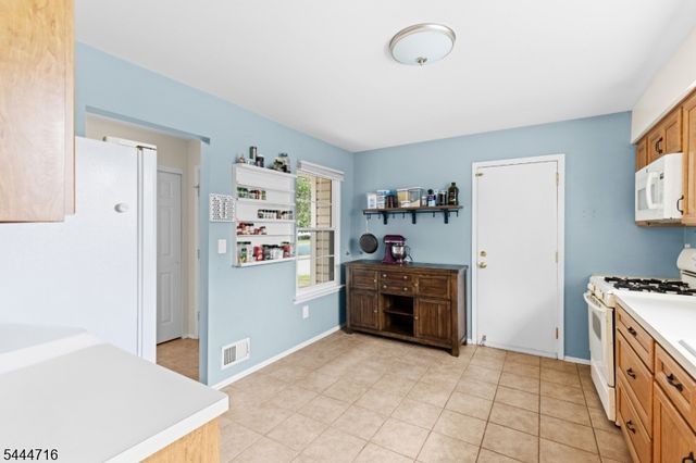 357 Cotswold Pl, Franklin Twp., NJ 08873