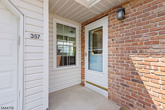 357 Cotswold Pl, Franklin Twp., NJ 08873