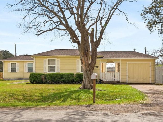 518 Sunny Lane, Wharton, TX 77488