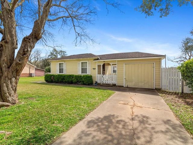 518 Sunny Lane, Wharton, TX 77488