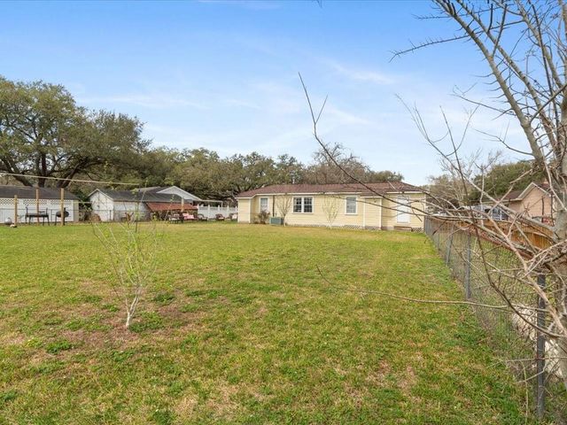 518 Sunny Lane, Wharton, TX 77488