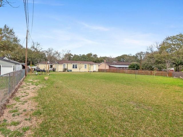 518 Sunny Lane, Wharton, TX 77488