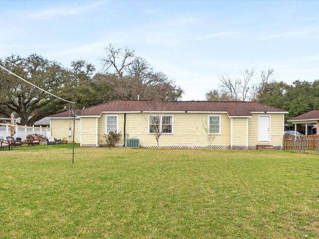 518 Sunny Lane, Wharton, TX 77488