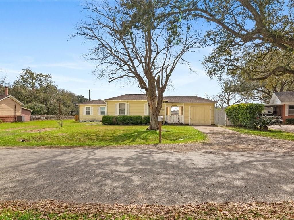 518 Sunny Lane, Wharton, TX 77488