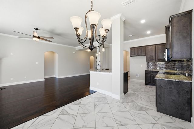 110 Sweetleaf Drive, Red Oak, TX 75154