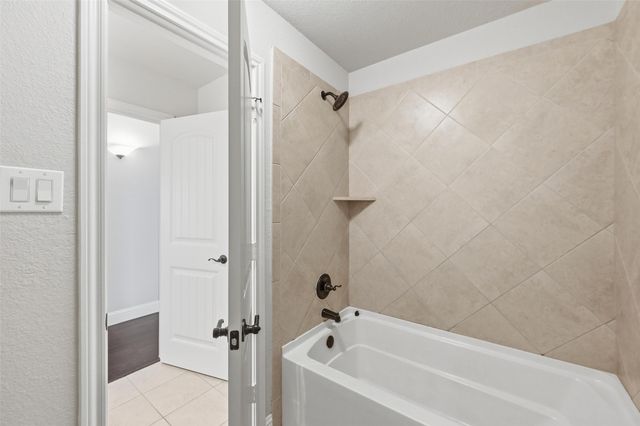 110 Sweetleaf Drive, Red Oak, TX 75154