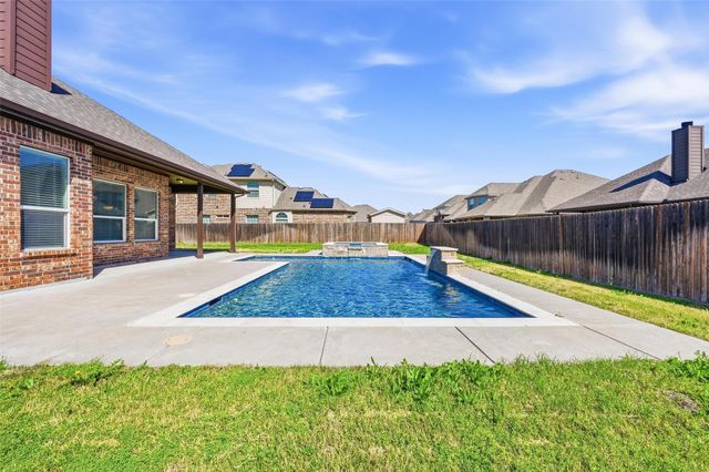 110 Sweetleaf Drive, Red Oak, TX 75154