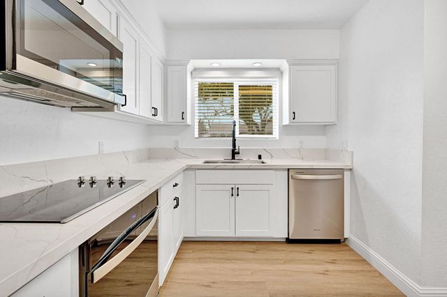 4877 E Illinois Avenue, Fresno, CA 93727