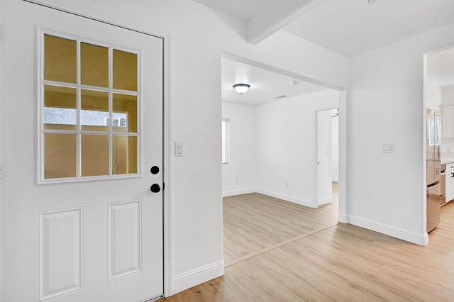 4877 E Illinois Avenue, Fresno, CA 93727