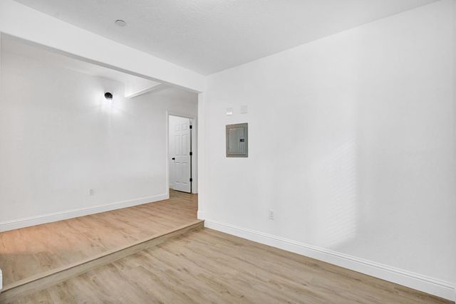 4877 E Illinois Avenue, Fresno, CA 93727